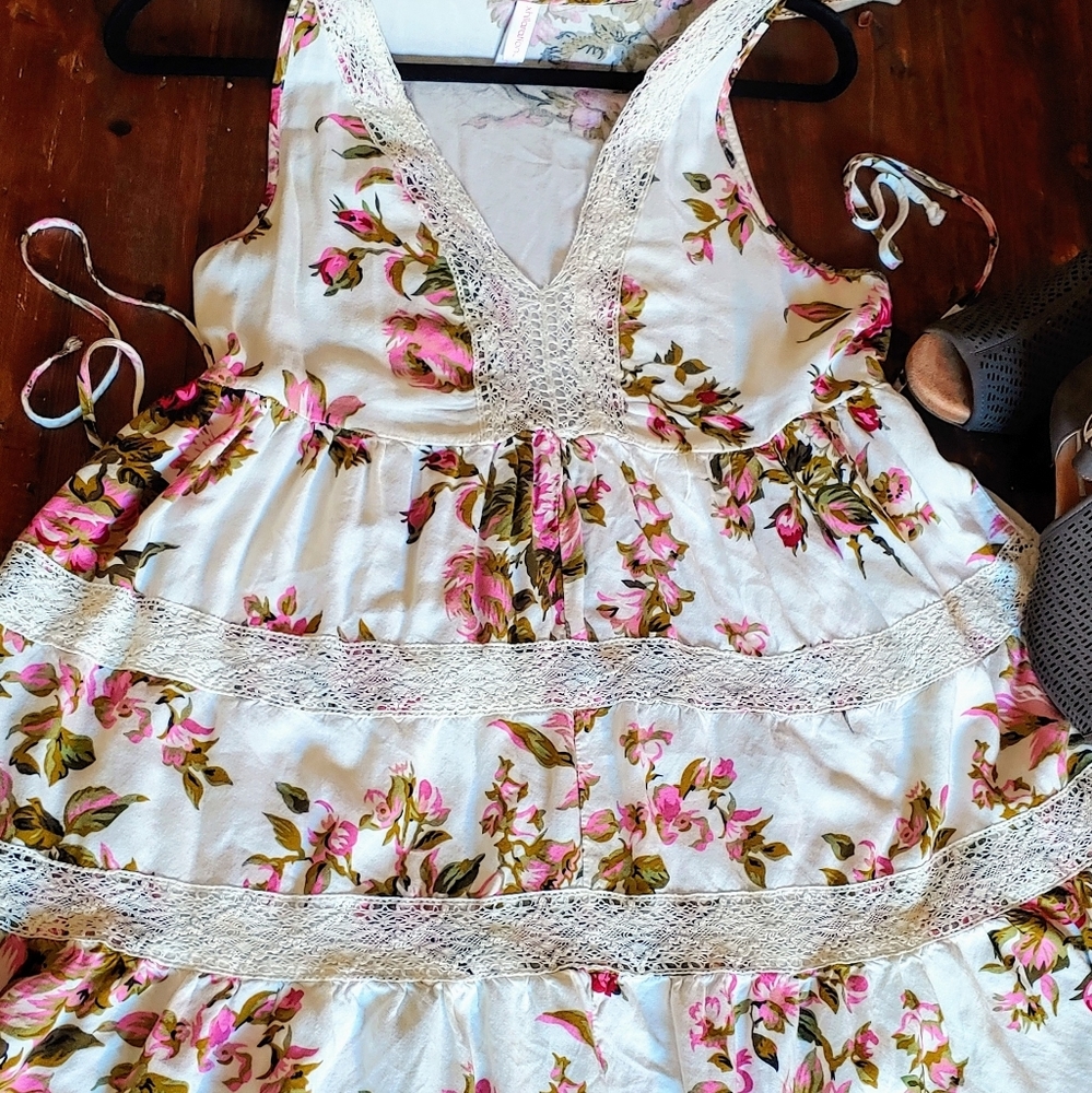 Sleeveless floral dress